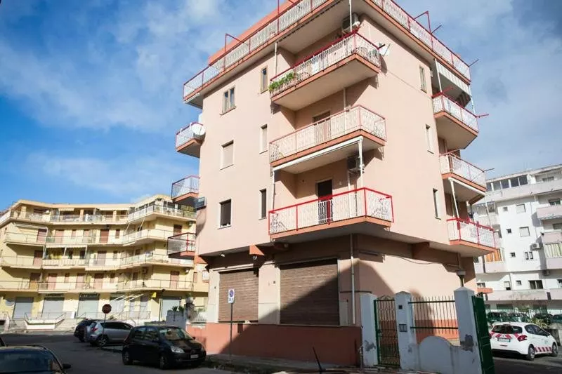 La palazzina di B&B Delicius in Via Togliatti a Scalea